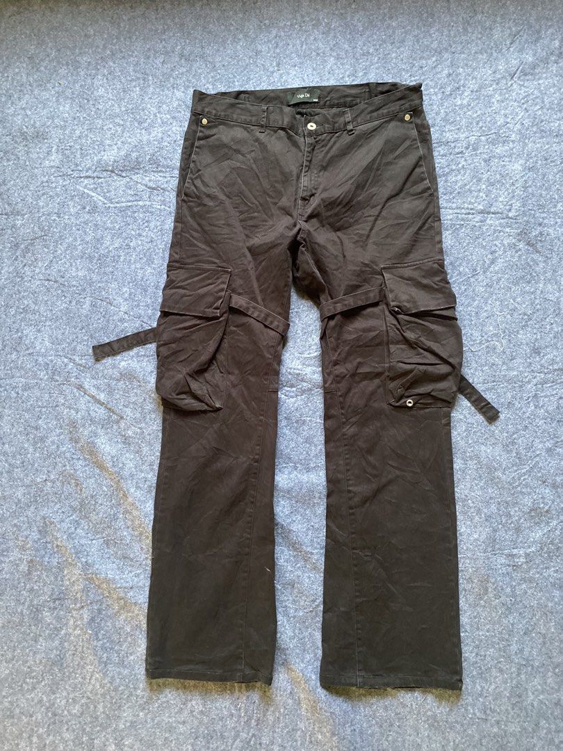 vuja De Bondage Cargo pants (Category: Trousers) located in Zamboanga. Submitted by swayporgypretz (Listing ID 1468712869, Image 1). Description: .