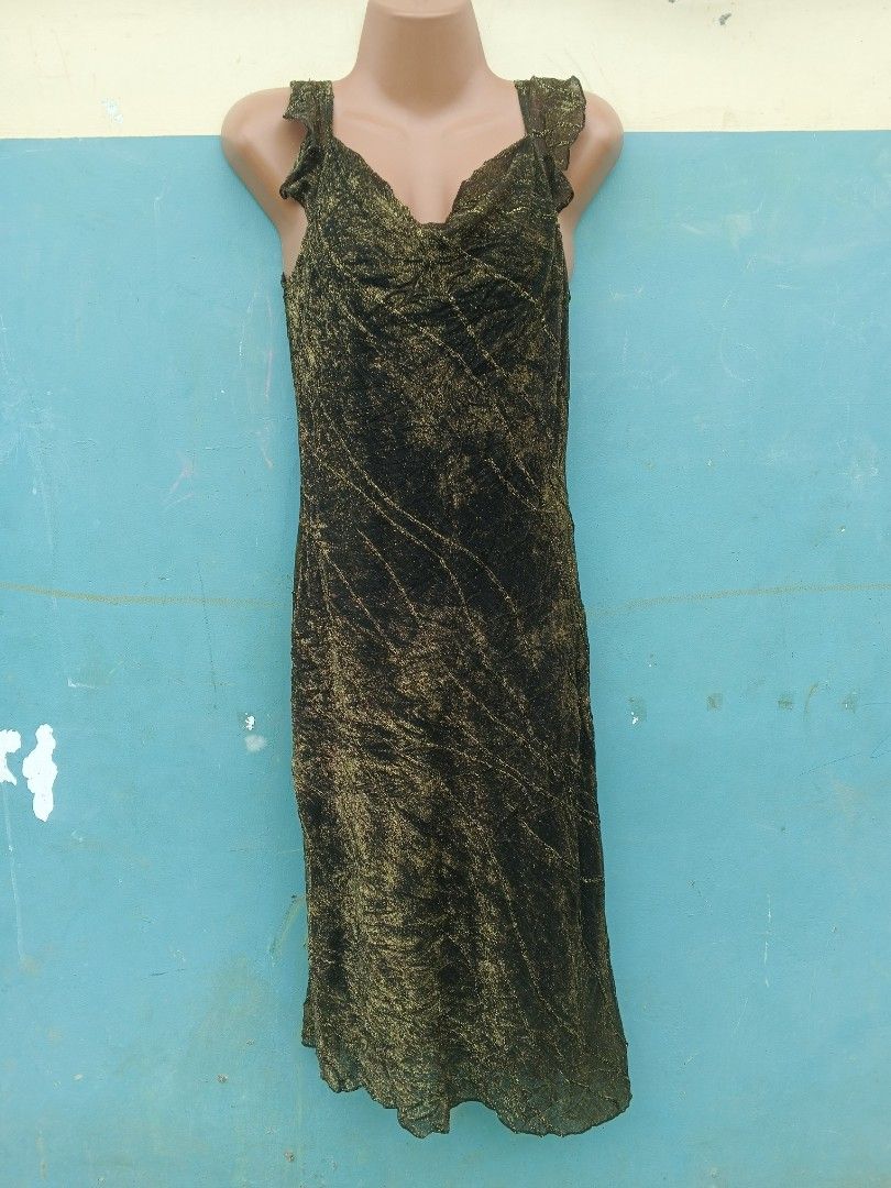 Wanko Dress (Category: Dresses) located in Manila. Submitted by fastthrift2003 (Listing ID 1468886530, Image 3). Description: Inch Wanko green crinkle sleeveless dress Size S Fitting ( Stretchable ) Lurex Fabric Material In Good condition No issue 500 FREESHIP Pm me if interested.