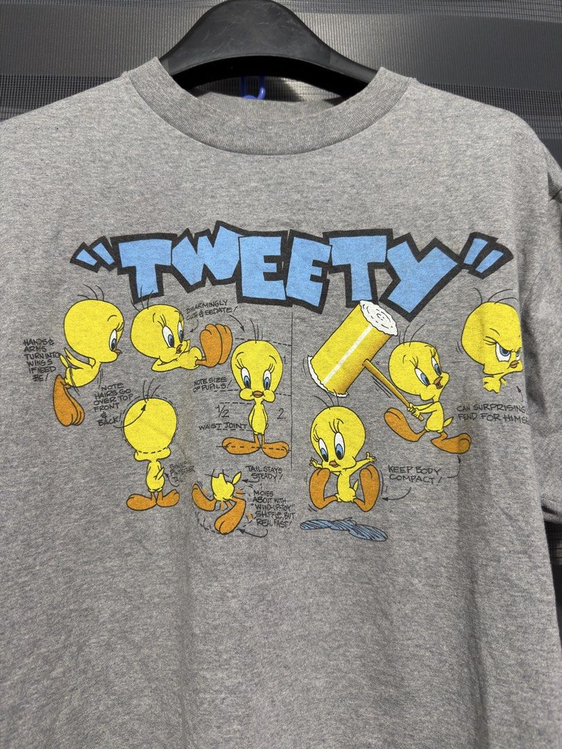 Warner Bros. Looney Tunes “Tweety Bird” (Category: Tshirts & Polo Shirts ) located in Calumpit. Submitted by Essentiality (Listing ID 1468869249, Image 2). Description: Warner Bros. Looney Tunes “Tweety Bird” 20.5x30 L on tag.
