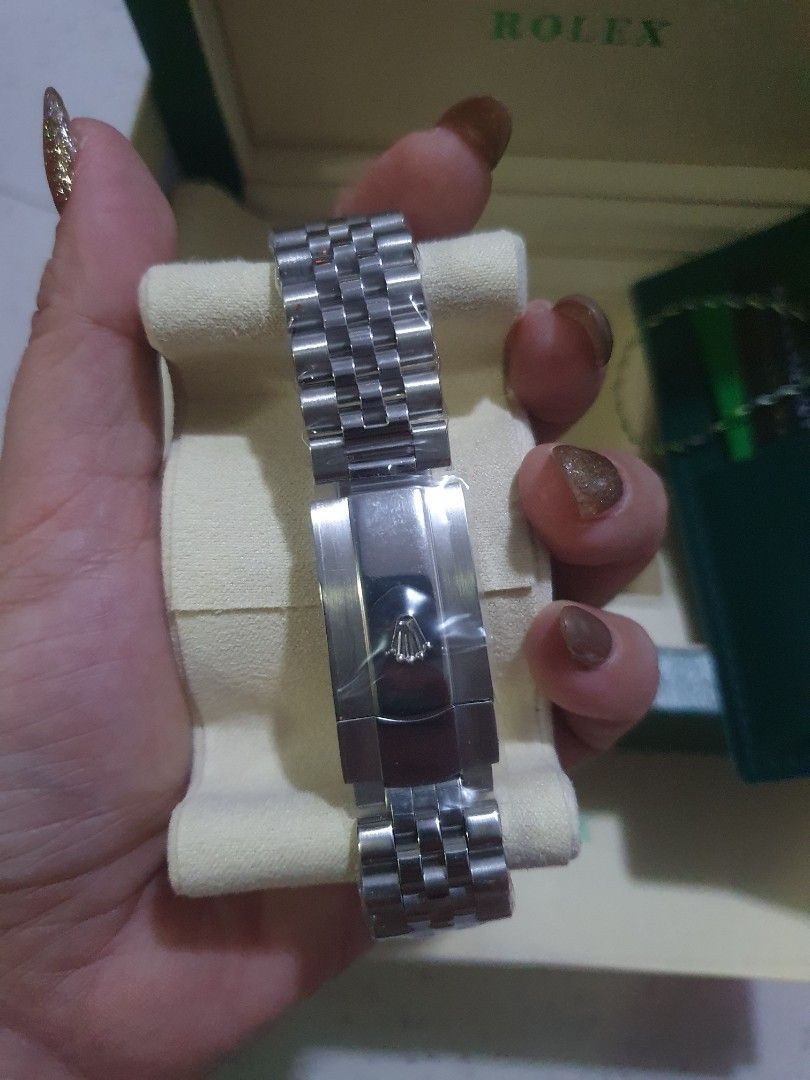 Watch (Category: Luxury Watches) located in Manila. Submitted by victoryowl (Listing ID 1468767017, Image 3). Description: super c with box.