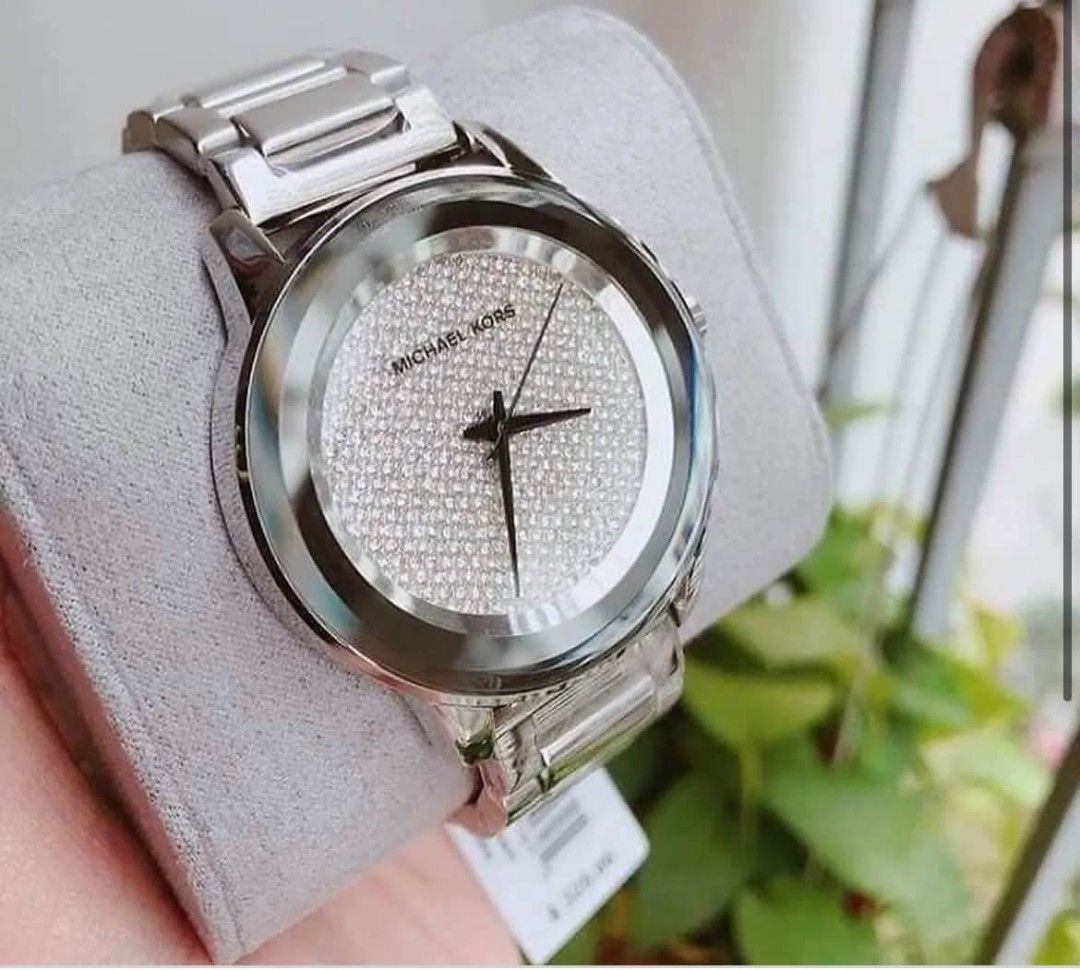 Watch MK (Category: Women's Watches) located in Manila. Submitted by victoryowl (Listing ID 1468786273, Image 2). Description: bnew brownbox.