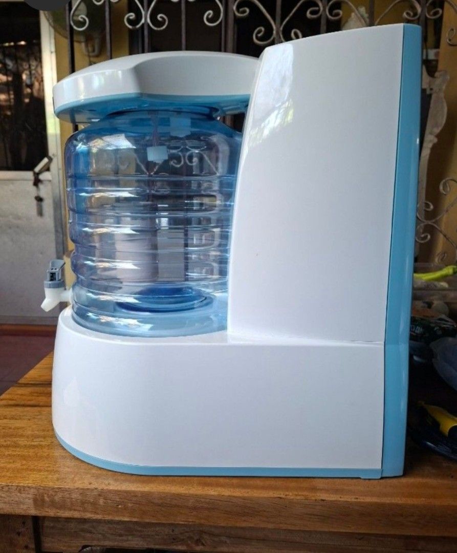 Water Purifier (Category: Water Purifiers & Dispensers) located in Taguig. Submitted by roma2701 (Listing ID 1468721158, Image 3). Description: Alkaline water dispenser Brandnew Sealed box.