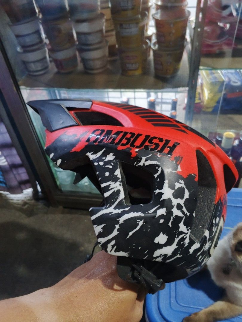 Weapon Ambush Large mtb helmet (Category: Bicycles) located in Quezon City. Submitted by haliparot61 (Listing ID 1468749606, Image 1). Description: Large issue: missing 1screw sa tuktuk ng mount pickup at Diana store tabi ng litex apartelle entrance commonwealth.