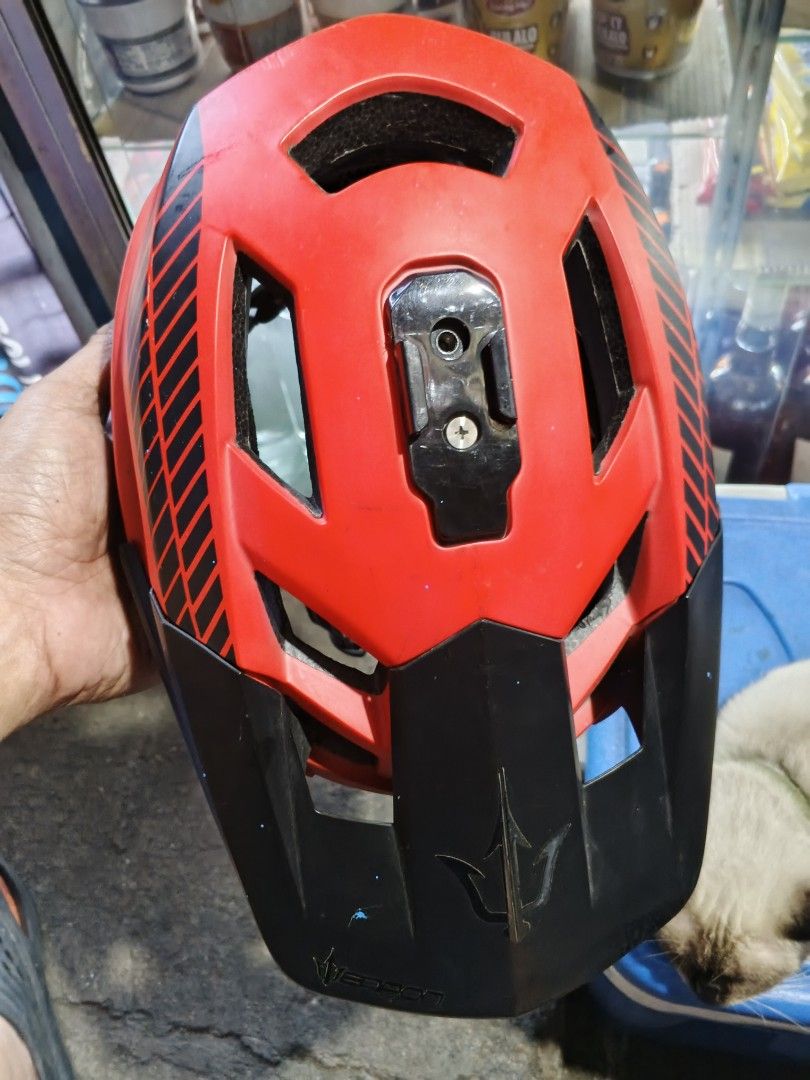 Weapon Ambush Large mtb helmet (Category: Bicycles) located in Quezon City. Submitted by haliparot61 (Listing ID 1468749606, Image 3). Description: Large issue: missing 1screw sa tuktuk ng mount pickup at Diana store tabi ng litex apartelle entrance commonwealth.