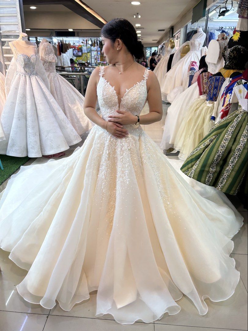Wedding Gown (Like New) (Category: Evening dresses & gowns) located in Caloocan City. Submitted by gracebelbora_ (Listing ID 1468712706, Image 3). Description: ✨ FOR SALE: Pre-loved Wedding Gown ✨ Hello, future brides! 🤍 I’m selling my wedding gown. 📍 Details: • Fits a small frame • Professionally dry-cleaned and ready to wear • Recently used on December 27, 2025 • Excellent condition – used only once 💰 Price: ₱10,000 (Negotiable) 🎁 Inclusion