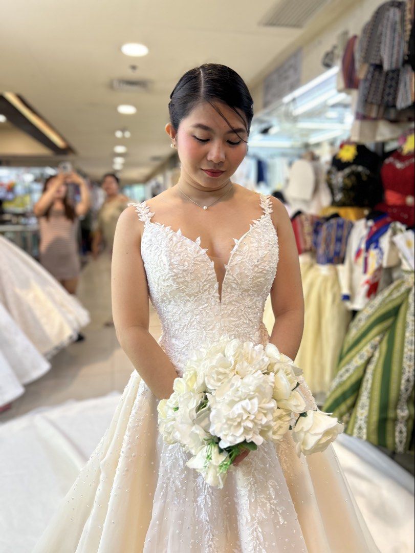 Wedding Gown (Like New) (Category: Evening dresses & gowns) located in Caloocan City. Submitted by gracebelbora_ (Listing ID 1468712706, Image 2). Description: ✨ FOR SALE: Pre-loved Wedding Gown ✨ Hello, future brides! 🤍 I’m selling my wedding gown. 📍 Details: • Fits a small frame • Professionally dry-cleaned and ready to wear • Recently used on December 27, 2025 • Excellent condition – used only once 💰 Price: ₱10,000 (Negotiable) 🎁 Inclusion