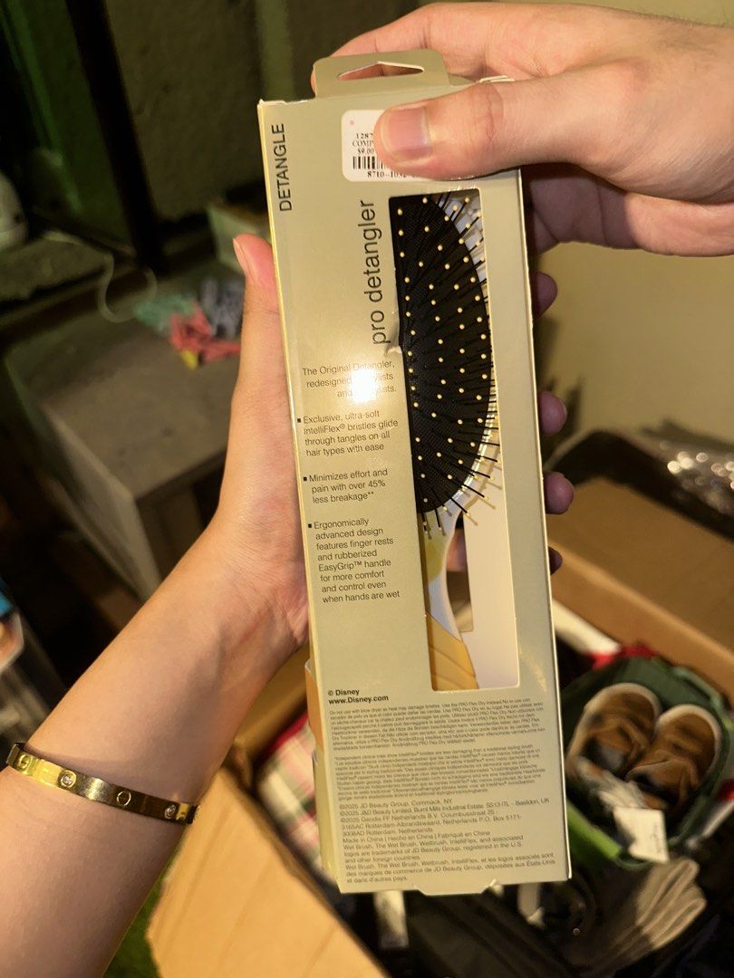 Wet Brush BELLE pro detangler (Category: Hair) located in Pasig City. Submitted by thesipsnapofficial (Listing ID 1468828320, Image 2). Description: .
