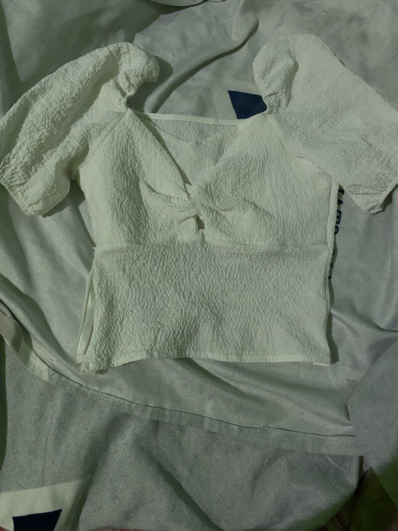 white aesthetic top (Category: Others Tops) located in Caloocan City. Submitted by yvioo.moon (Listing ID 1468812202, Image 1). Description: .