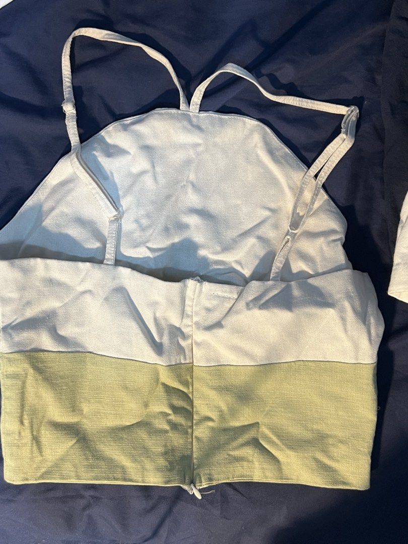 White and Sage Green Halter Crop Top (Category: Sleeveless) located in Marikina City. Submitted by yssacee (Listing ID 1468919082, Image 2). Description: - crop top in white and sage green colorblock. -Features adjustable spaghetti straps and a halter neckline. - Zip closure at the back. - pm for more photos - shipping from lower antipolo rizal.