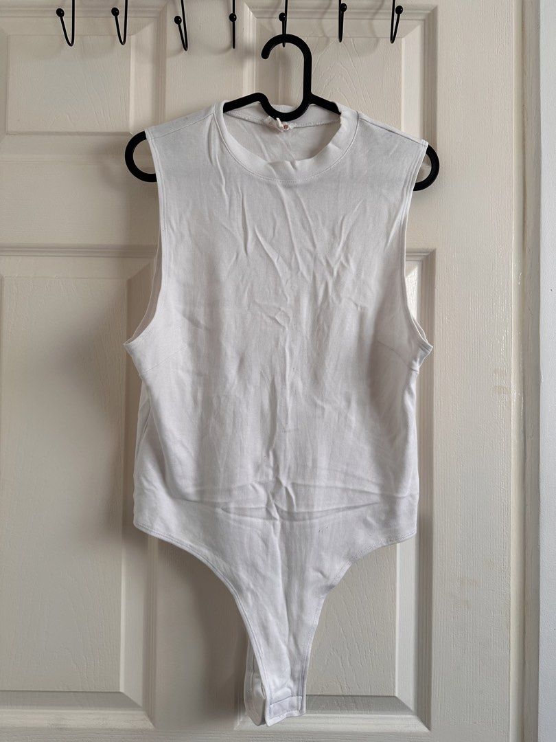 White bodysuit L-SXL (Category: Sleeveless) located in Bacoor. Submitted by alliabuysandsells (Listing ID 1468919150, Image 1). Description: white bodysuit turtle neck fits large - semi XL .