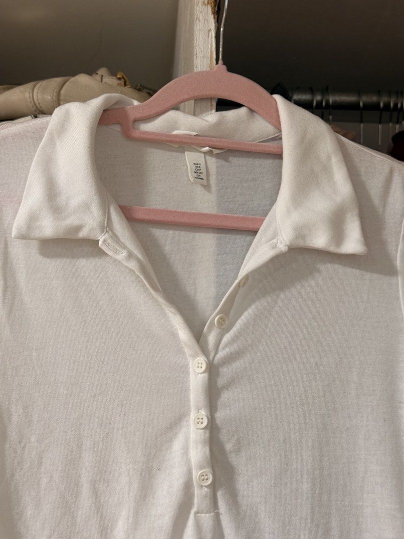 White button up top (Category: Shirts) located in Lapu Lapu. Submitted by bzzzzarah (Listing ID 1468796005, Image 2). Description: .