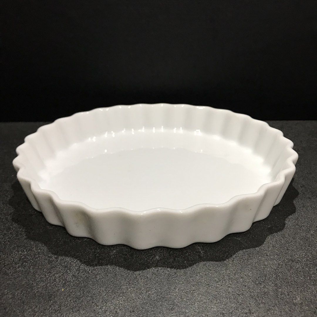 White Ceramic Fluted Tart Pan Quiche Dish (Category: Bakeware) located in Baao. Submitted by all.things.japan (Listing ID 1468746188, Image 3). Description: 9.0 x 1.0 inches - Material: White ceramic with smooth, easy-to-wash glaze - Design: Classic round shape with elegant fluted edges - Ideal for: Baking quiches, tarts, and small pies - Storage: Well-kept and stored in a clean kitchen cabinet.
