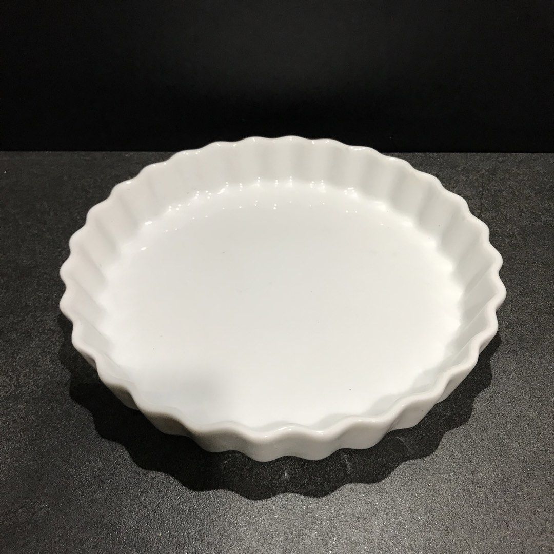 White Ceramic Fluted Tart Pan Quiche Dish (Category: Bakeware) located in Baao. Submitted by all.things.japan (Listing ID 1468746188, Image 2). Description: 9.0 x 1.0 inches - Material: White ceramic with smooth, easy-to-wash glaze - Design: Classic round shape with elegant fluted edges - Ideal for: Baking quiches, tarts, and small pies - Storage: Well-kept and stored in a clean kitchen cabinet.