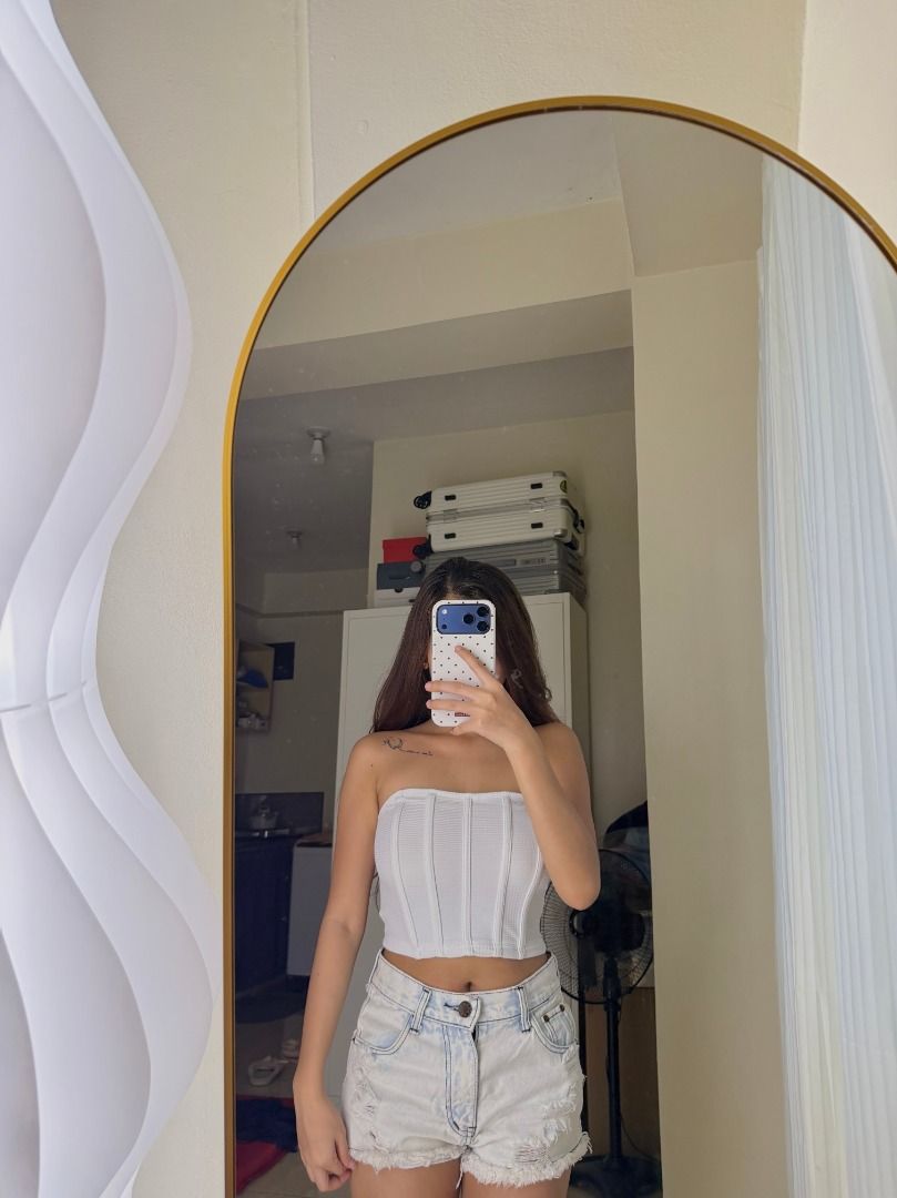 White Corset Top (Category: Others Tops) located in Mandaluyong City. Submitted by prelovedbyrinoa_ (Listing ID 1468855935, Image 1). Description: Preloved — wear once ♡ Size: XS ♡ Location: Mandaluyong City ♡ Lalamove / Grab Express available.