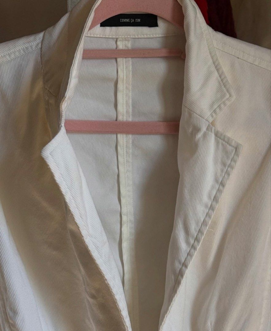 White Formal Coat (Category: Coats, Jackets and Outerwear) located in Lapu Lapu. Submitted by bzzzzarah (Listing ID 1468917699, Image 3). Description: .