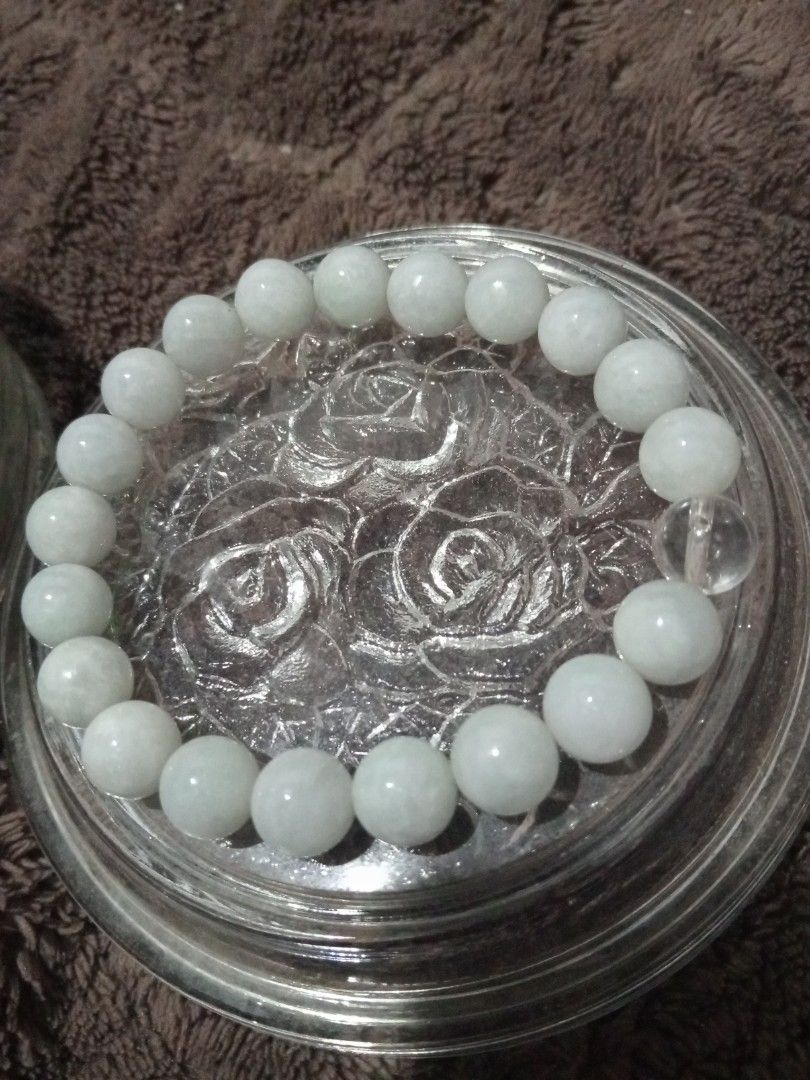 White jade with clear quartz bracelet (Category: Precious Stones) located in Batangas. Submitted by girlmeetspurple (Listing ID 1468810135, Image 2). Description: .