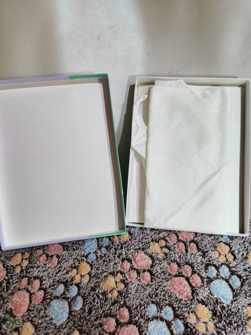 White Japanese Patterned Fabric with Gift Box (Category: Dresses) located in San Leonardo. Submitted by burgossanleonardo.12345 (Listing ID 1468766940, Image 2). Description: - Authentic traditional Japanese craft fabric in white - Features a subtle diamond grid pattern and stylish banded top border - Neatly folded and ready for sewing, crafting, or gifting - Comes in a beautiful presentation box with a lavender lid and green floral side panel.
