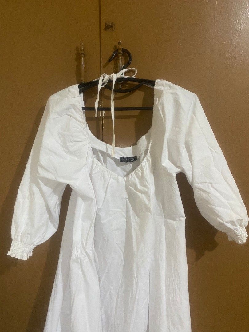 White long sleeve dress with tie back (Category: Dresses) located in Muntinlupa City. Submitted by swiftowl.0cc8ab (Listing ID 1468854389, Image 2). Description: - Color: White - Design: Square neckline with adjustable back tie strings - Sleeves: Long puffy sleeves with comfortable elastic cuffs - Fabric: Soft, lightweight, and flowy cotton-like material - Versatility: Perfect basic piece for casual outings, dates, and easily dressed up or down.