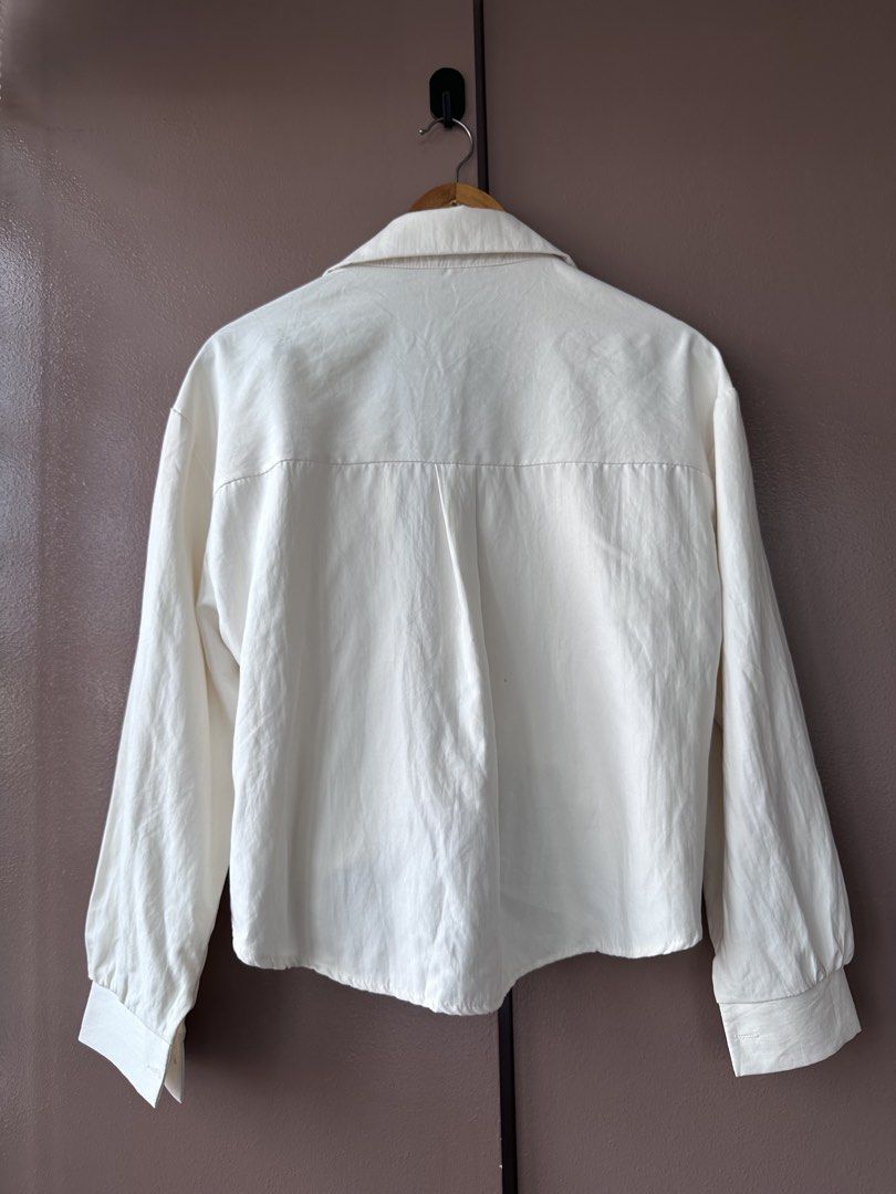 White long sleeved top (Category: Longsleeves) located in Abucay. Submitted by closetofaca (Listing ID 1468801296, Image 2). Description: Bust: up to 40”.