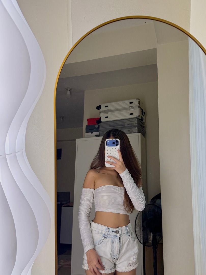 White Off Shoulder (Category: Others Tops) located in Mandaluyong City. Submitted by prelovedbyrinoa_ (Listing ID 1468857557, Image 1). Description: Preloved — wear once ♡ Size: XS ♡ Location: Mandaluyong City ♡ Lalamove / Grab Express available.