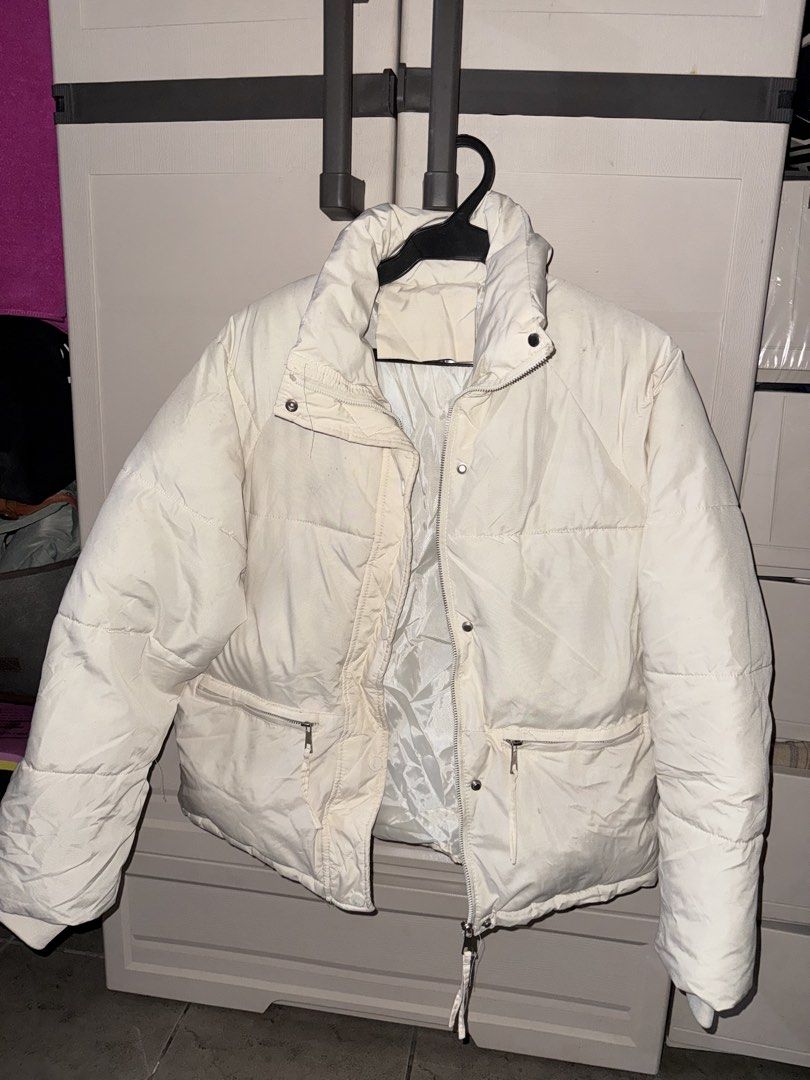 White Puffer Jacket (Category: Coats, Jackets and Outerwear) located in San Juan City. Submitted by decluttering_0909 (Listing ID 1468922281, Image 2). Description: User once nung nag Pulag kami Pm for more details Still negotiable 💯 Can ship via Lalamove at buyer’s expense .