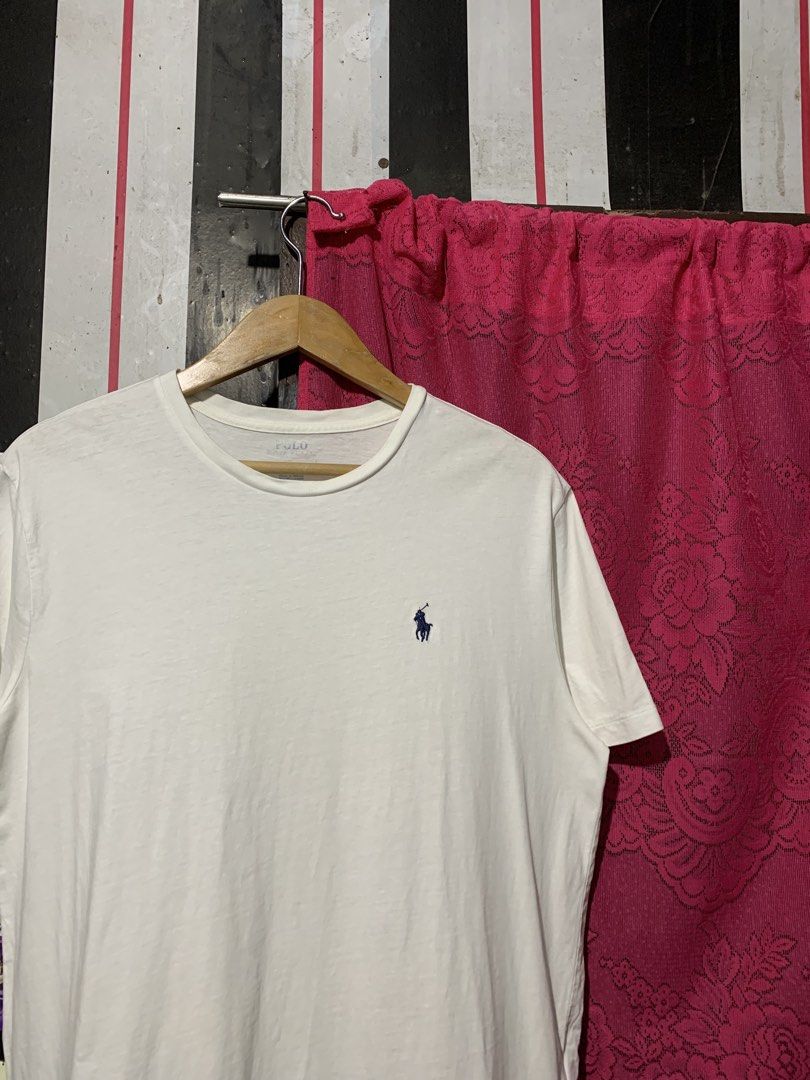 White Ralph Lauren T-Shirt (Category: Tshirts & Polo Shirts ) located in Iligan City. Submitted by kierrehv (Listing ID 1468869583, Image 3). Description: White Ralph Lauren T-Shirt 9.2/10 cr 21x27 No issues.