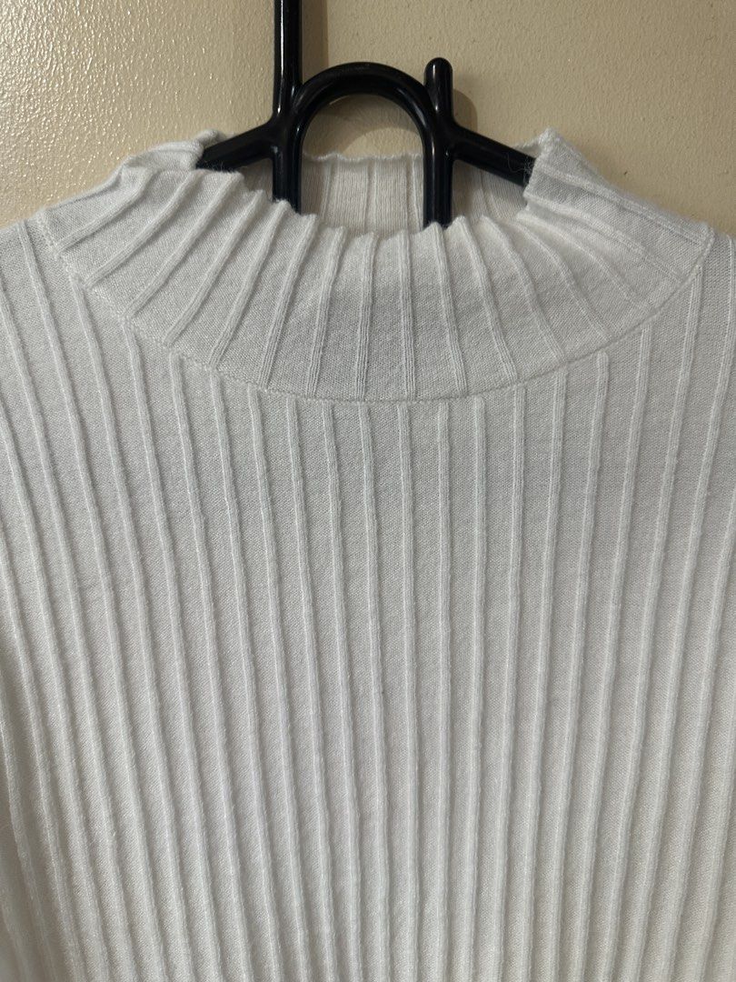 White Ribbed Mock Neck Sweater Size M (Category: Longsleeves) located in Cebu City. Submitted by tfcart (Listing ID 1468777710, Image 2). Description: - Brand: Forever 21 - Size: Medium (tag attached) - Color: White - Style: Fitted mock neck sweater with long sleeves - Material: Soft knit with vertical ribbing - Condition: Excellent layering piece for colder weather.