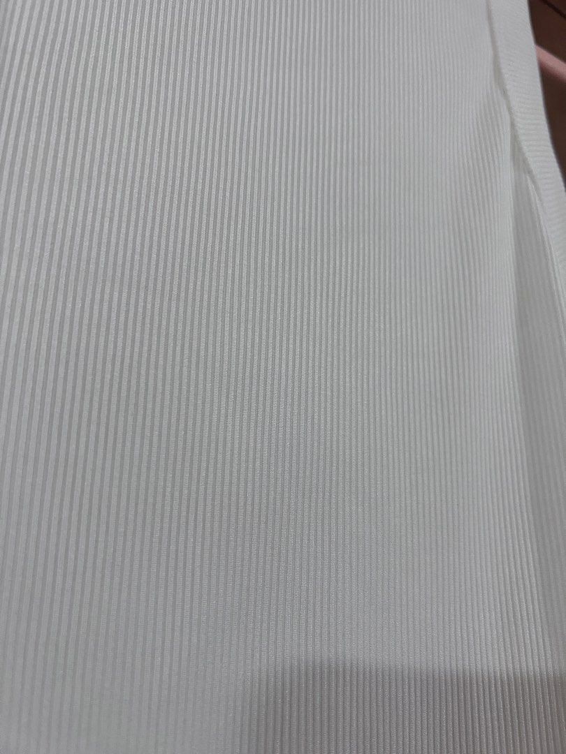 White Ribbed Top (Category: Sleeveless) located in Bacoor. Submitted by pktd10 (Listing ID 1468796503, Image 2). Description: .