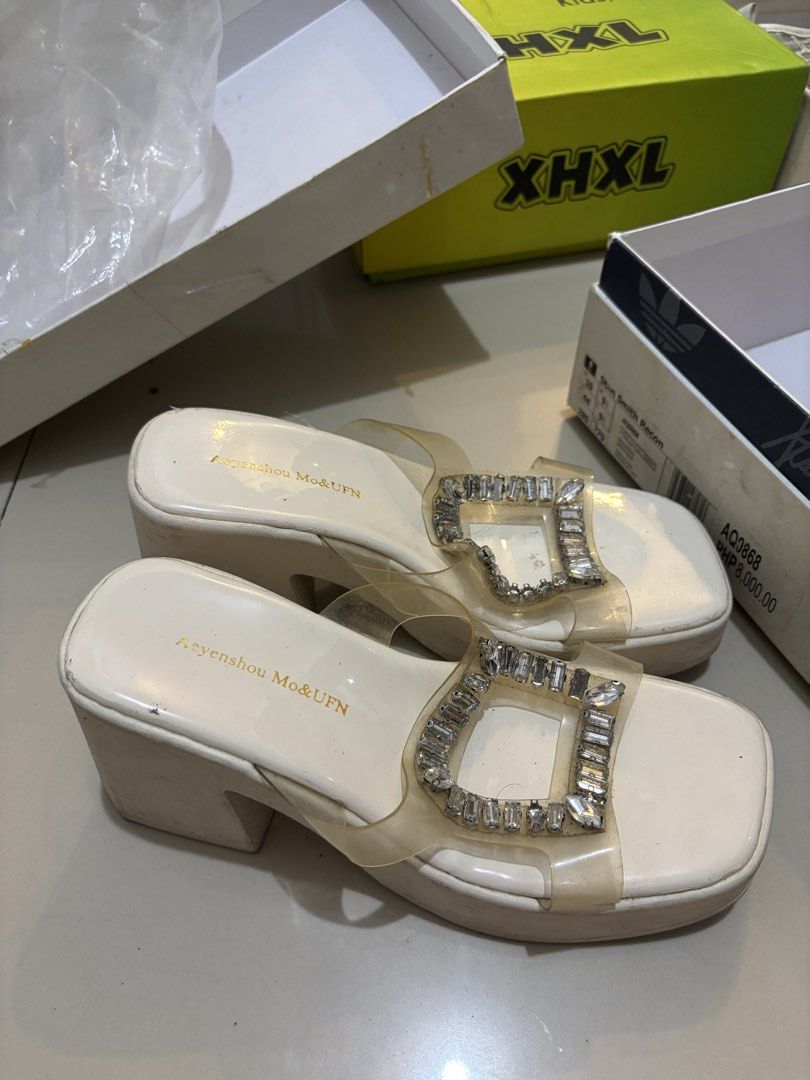 White sandals with stone (Category: Sandals) located in Pasay City. Submitted by l0cky (Listing ID 1468725288, Image 2). Description: .