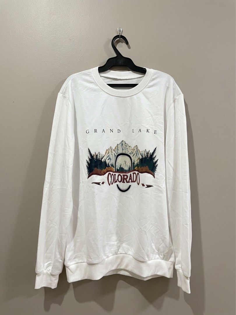 WHITE SWEATER (Category: Coats, Jackets and Outerwear) located in Taguig. Submitted by jane.klosette (Listing ID 1468820178, Image 2). Description: BRANDNEW DELIVERY VIA LALAMOVE, PAYMENT FIRST. 📍 TAGUIG.
