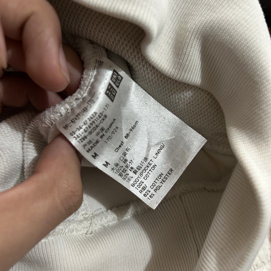 White Uniqlo quarter zip (Category: Coats, Jackets and Outerwear) located in Baguio. Submitted by ralfangelo35075 (Listing ID 1468718728, Image 2). Description: mine: ₱680 size: medium washed ready to wear color rate 9.8/10 pm for more details DISCLAIMER: I Ralf Angelo S. Ta-a / Past wears are not affiliated with any brand that I sell. No copyright infringement intended. All items are thrifted or 2nd hand manage your expectation..