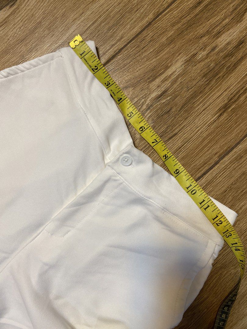 White wide trousers (Category: Other Bottoms) located in Dagupan City. Submitted by lejgumiran07 (Listing ID 1468901923, Image 3). Description: .