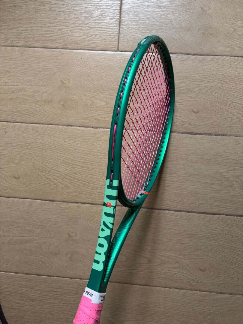 Wilson Blade V10 98 (Category: Racket and Ball Sports) located in Quezon City. Submitted by killag (Listing ID 1468855179, Image 3). Description: Wilson Blade V10 98 16x19 305g Solinco Confidential Soft (new).