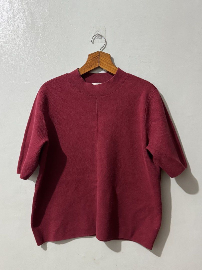 Wine Red Knitted blouse (Category: Blouses) located in Pateros City. Submitted by thetidyfind (Listing ID 1468829491, Image 1). Description: Similar to Uniqlo Knit boxy blouse .