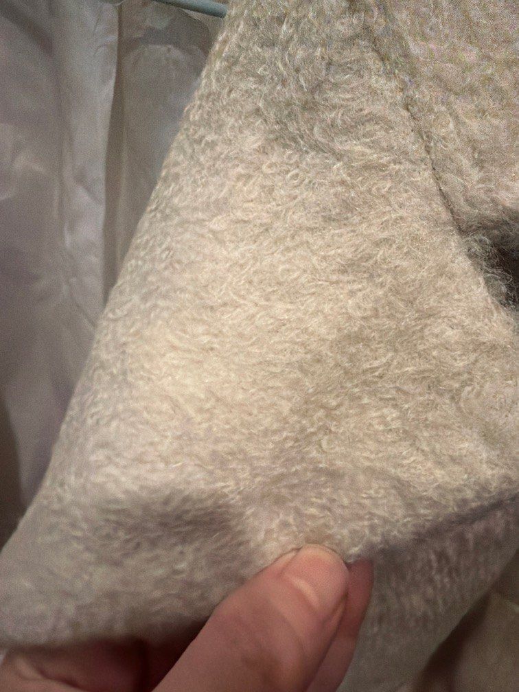 Winter Coat (Category: Coats, Jackets and Outerwear) located in Pasig City. Submitted by shellbyf (Listing ID 1468794695, Image 2). Description: Just needs washing but very nice in actual .