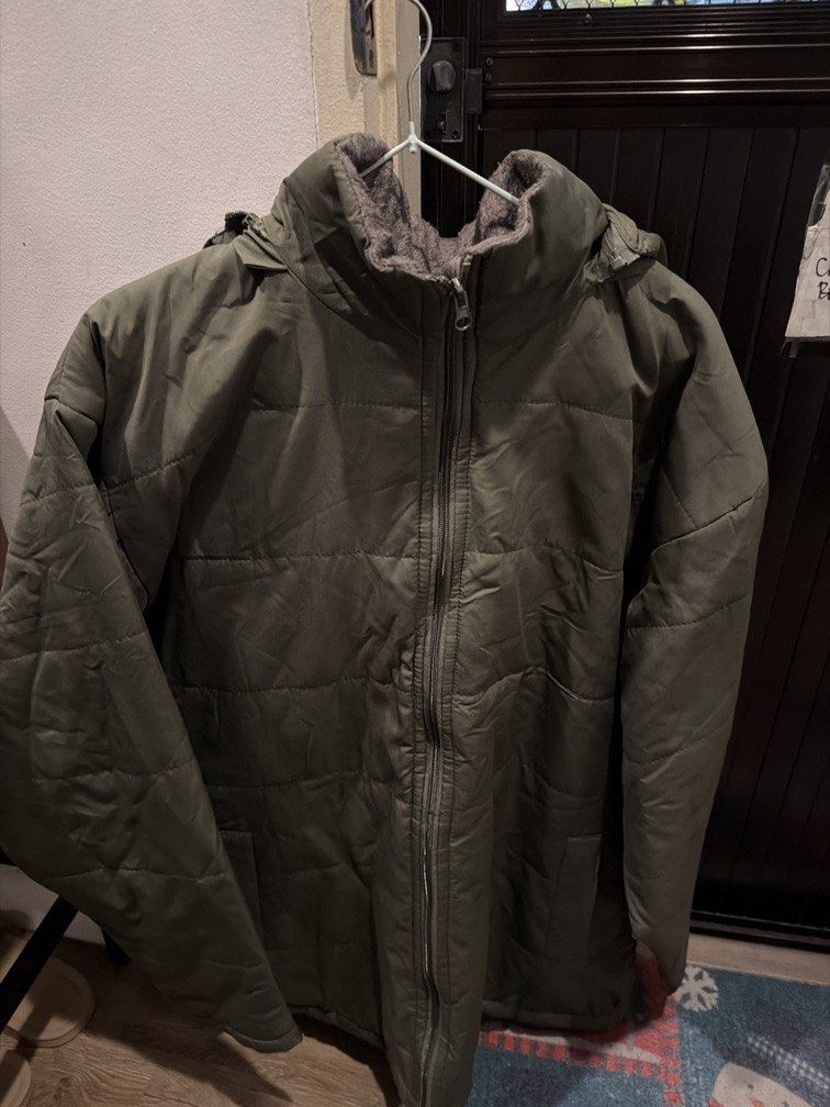 Winter Jacket (Category: Coats, Jackets and Outerwear) located in Pasig City. Submitted by shellbyf (Listing ID 1468795912, Image 2). Description: Puffer green jacket Slightly used Shoulder 22 Length 31 Width 24.