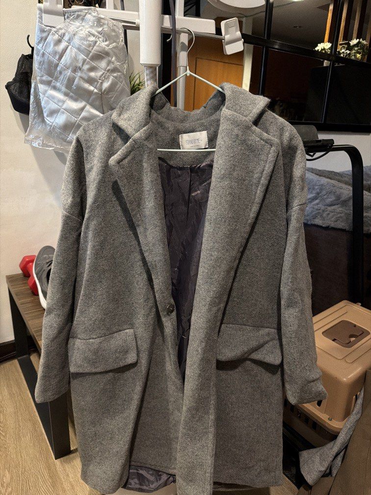 Winter Jacket Plus size (Category: Coats, Jackets and Outerwear) located in Pasig City. Submitted by shellbyf (Listing ID 1468786254, Image 2). Description: Plus sze winter jacket 2xl to 4xl Gray in color Shoulder 26 Length 32 Width 22.