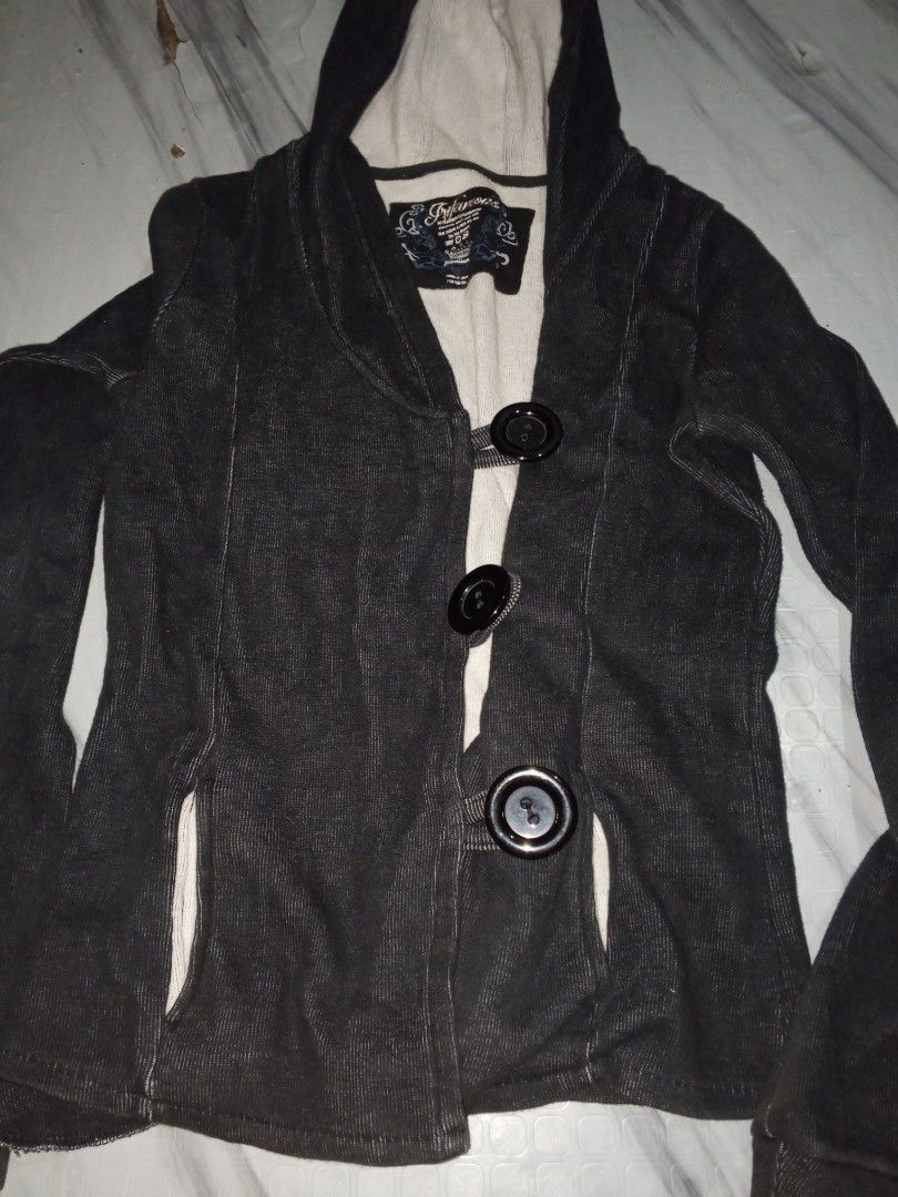 WINTER JACKET WITH BIG BUTTONS (Category: Coats, Jackets and Outerwear) located in San Carlos City. Submitted by sweetfurie (Listing ID 1468927301, Image 2). Description: .