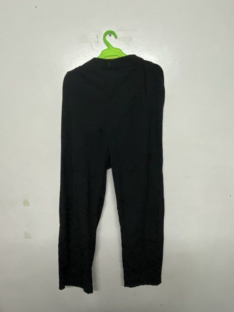 Women’s Black pants for office (Category: Jeans) located in Taytay. Submitted by themissmj (Listing ID 1468902044, Image 1). Description: - Color: Solid black - Cut: Simple straight cut - Waist: 19 inches (flat across) - Style: Versatile everyday trousers - Pairings: Great with casual tees or dressier shirts - Fit: Comfortable and easy to wear.