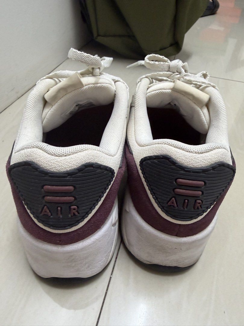 Women’s PreLoved Shoes (Category: Sneakers) located in Quezon City. Submitted by elle_prelovedgoodies (Listing ID 1468729244, Image 3). Description: Fairview Area SF c/o buyer Size US 6.5 or 23.5 cm.