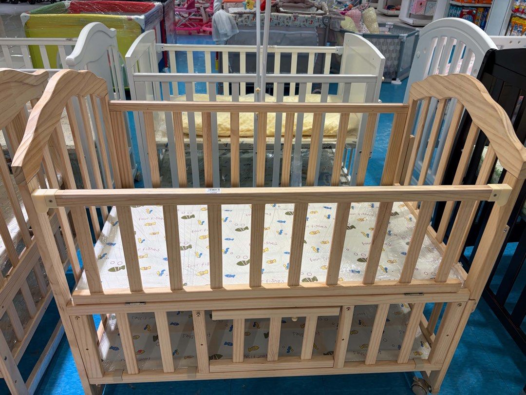 WOODEN CRIB 1 MONTH OLD (Category: Cots & Cribs) located in Pasay City. Submitted by jaehon73515 (Listing ID 1468740292, Image 2). Description: rfs: di den nagamit kase small space.