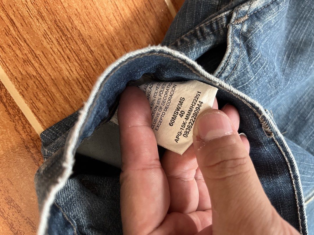 Wrangler Blue Denim Cargo Shorts Size 40 (Category: Shorts) located in Manila. Submitted by a.stmngo (Listing ID 1468744505, Image 2). Description: Waistline Size 40 Length 23.5 inches Leg hole 13 inches Needwash Good Condition 📍Manage your expectation. Item is thrifted. 📍Nagcarlan, Laguna.