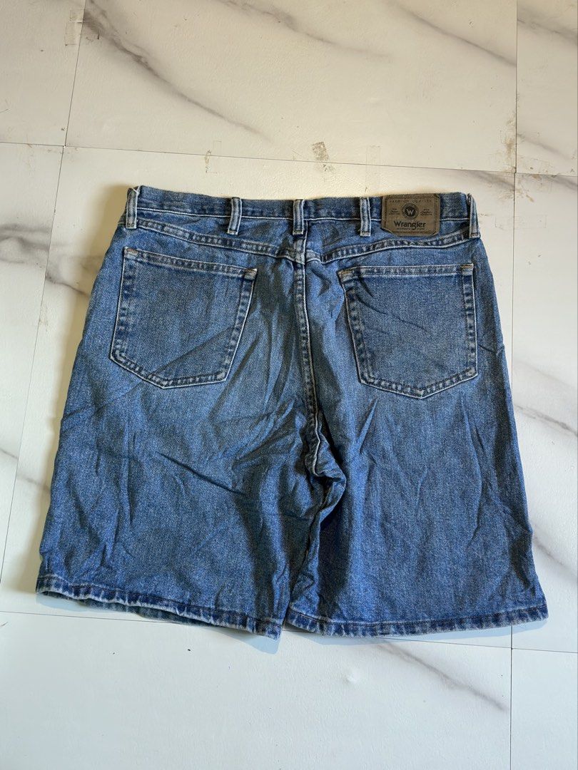 Wrangler Denim Shorts Size 36 Blue (Category: Shorts) located in Cavite. Submitted by remcadzzz (Listing ID 1468879085, Image 2). Description: - Brand: Wrangler - Style: Classic denim shorts with five-pocket design, button fly, and belt loops - Color/Wash: Blue wash - Size: Tagged size 36 - Material: 100% Cotton (Made in Mexico) - Details: Signature rear leather Wrangler patch above the right pocket - Condition: Excellent pre-loved condition, rea
