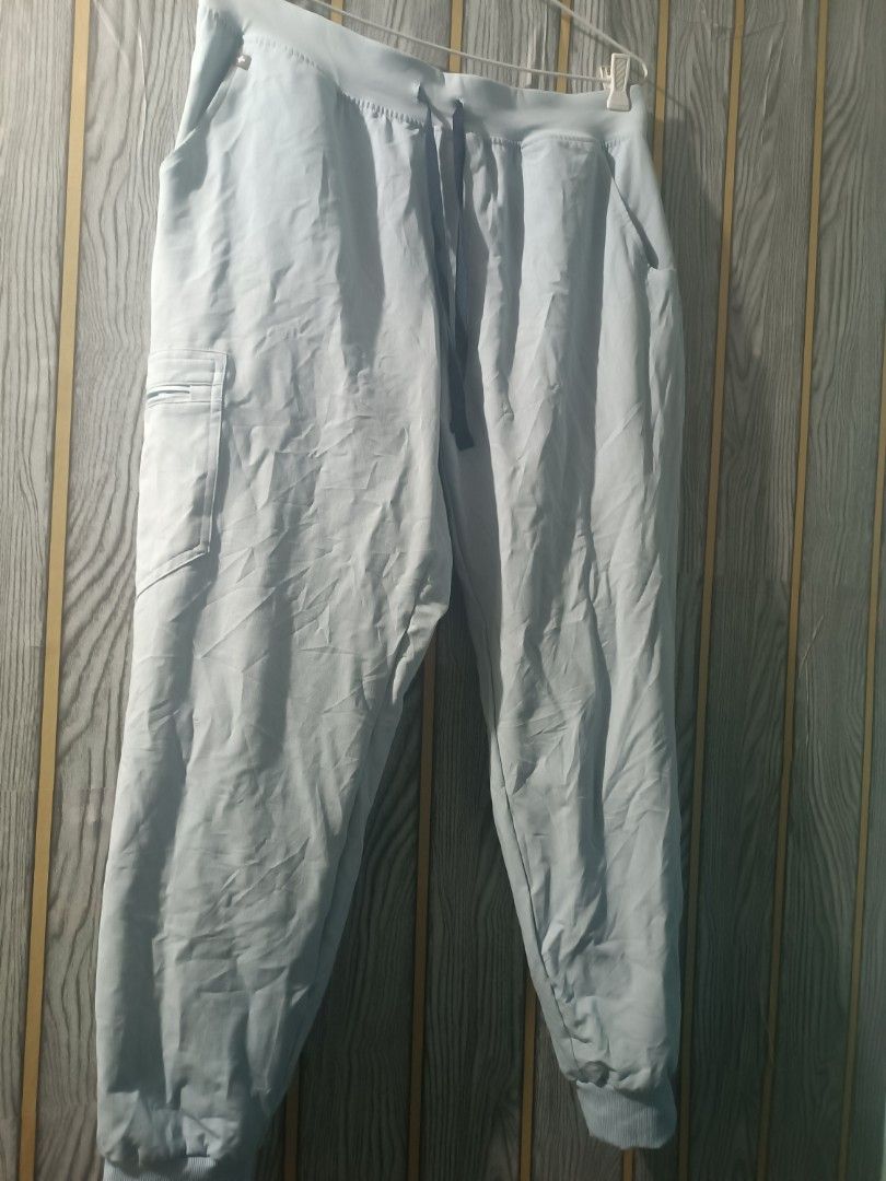 Figs Limited Edition Chambray Zamora (Large on Tag) (Category: Other Bottoms) located in Baguio. Submitted by ogiesiomai23 (Listing ID 1468732501, Image 2). Description: Figs Limited Edition Chambray Zamora Manual Measurements (Medida) W:34" and Up Rise: 11" L:39" Tag: Large 6 Pockets Wash Tags Still Intact ❌NOT FADED❌ NICER IN ACTUAL Hindi lang makuha sa lighting. Condition: Good as New (Unused) *Back up or extra pants lang kaya natambak. Washed