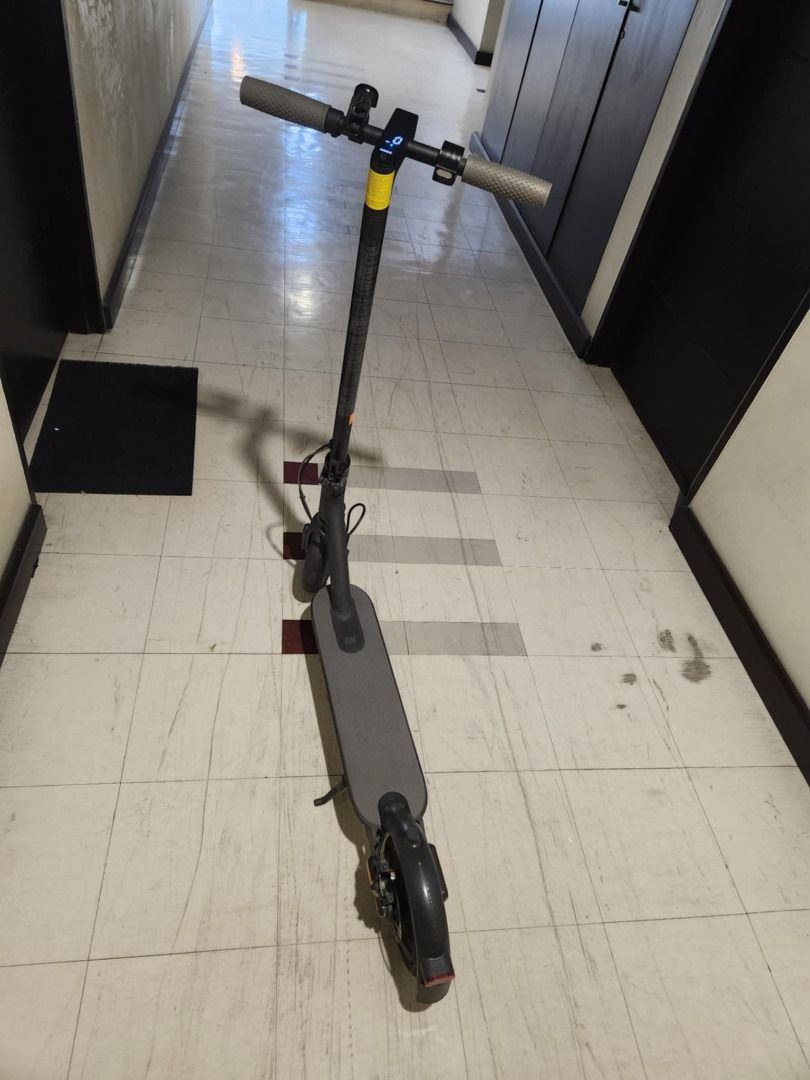 Xiaomi electric scooter (Category: Looking For) located in Pasig City. Submitted by brightmountain_41dca8 (Listing ID 1468765125, Image 3). Description: Xiaomi electric scooter With charger, spare tire and helmet, Slightly used RFS: decluttering.