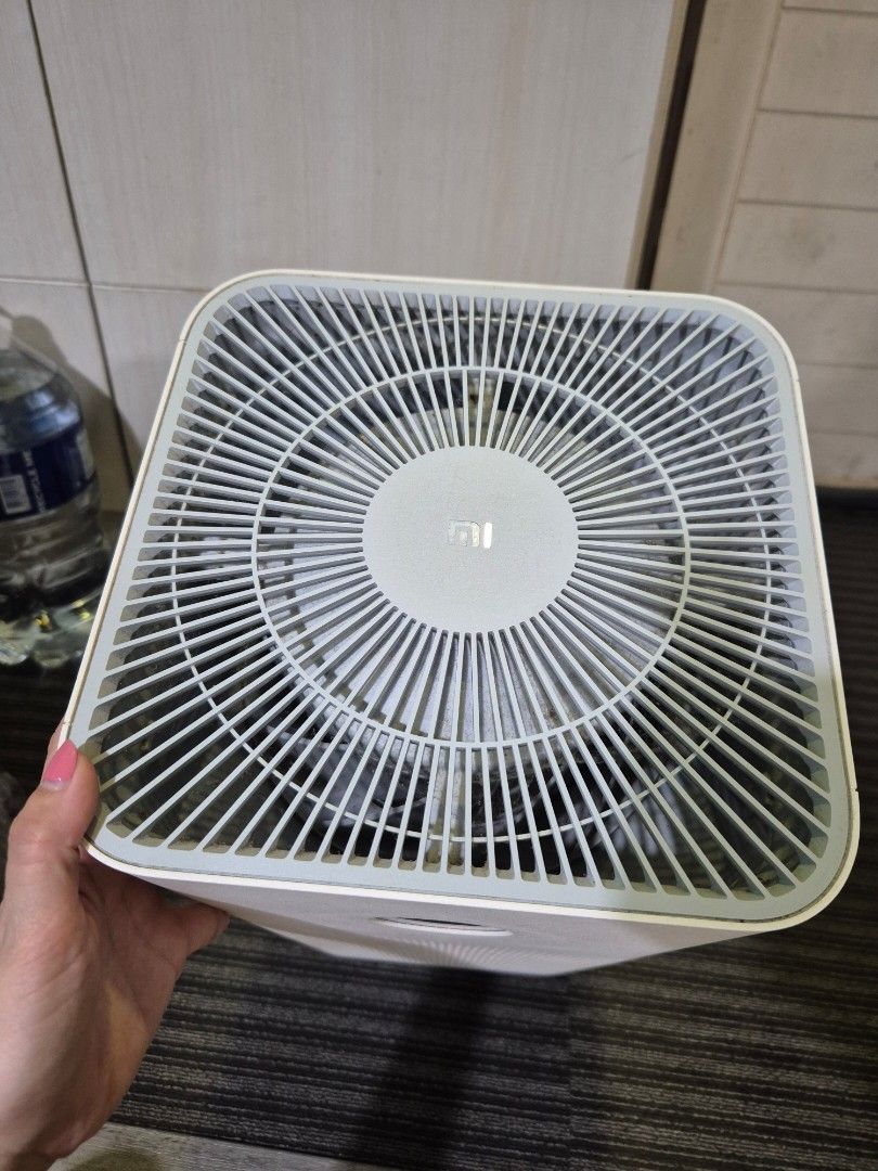 Xiaomi Mi Air Purifier with new Filter (Category: Air Purifiers & Dehumidifiers) located in Makati City. Submitted by beautiful_jj (Listing ID 1468808243, Image 3). Description: - Authentic Xiaomi Mi Air Purifier in classic white - Features a round front digital display and sleek perforated metal grill - Top exhaust vent with concentric plastic fins and Mi logo - Interior housing has gray plastic framing and wire mesh structure - IMPORTANT: Filte