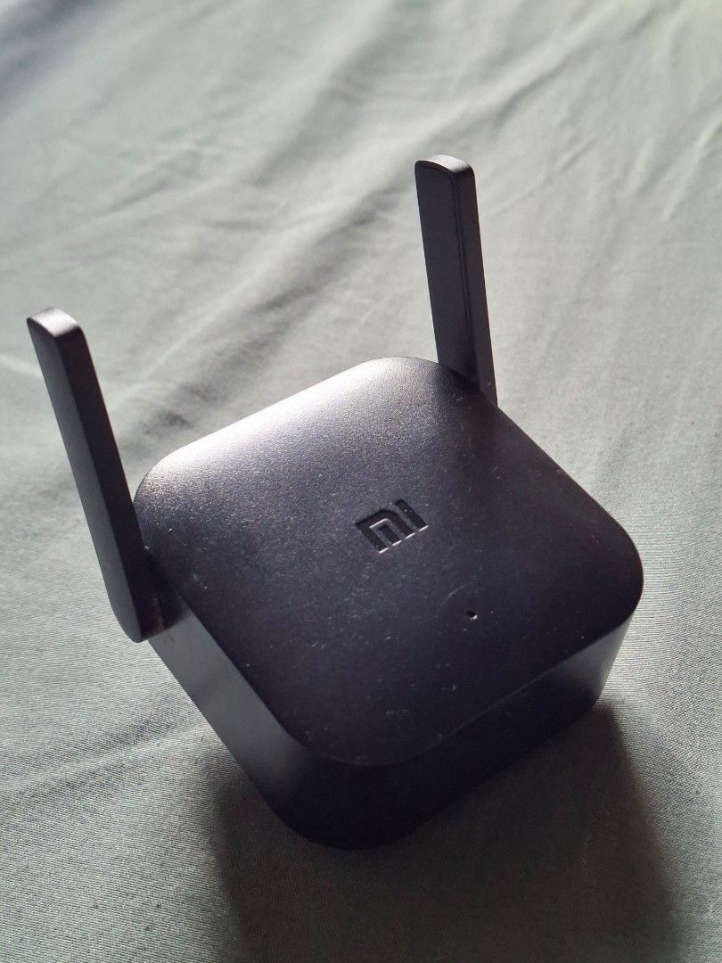 Xiaomi WiFi Repeater Pro (Category: Networking) located in San Pedro. Submitted by epic.ryan_01 (Listing ID 1468715304, Image 3). Description: - Model: Xiaomi WiFi Repeater Pro (R03) - Color: Sleek black finish - Coverage: Dual external antennas for extended home network coverage - Setup: Quick and easy setup via the Mi Home app - Convenience: Direct wall plug-and-play design ₱450 negotiable..