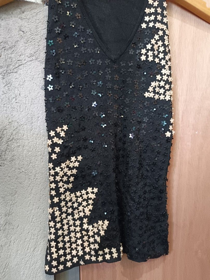 Y2k beaded tops (Category: Sleeveless) located in Davao. Submitted by mln-boutique (Listing ID 1468727108, Image 3). Description: size - m good condition minimal loose stitch 1k for both.