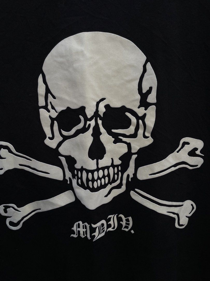 y2k big skull (Category: Tshirts & Polo Shirts ) located in Manila. Submitted by heironjay140351 (Listing ID 1468828395, Image 2). Description: no issue color rate 10 medium to large no issue need wash lang.