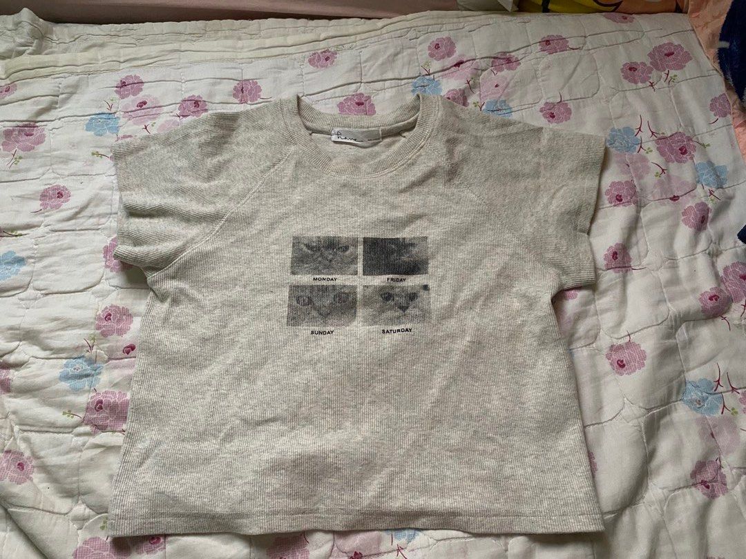 Y2K Cat Shirt (Category: Shirts) located in Malabon City. Submitted by berrydecluterry (Listing ID 1468769993, Image 2). Description: small-med good as new!! malambot tela rfs: decluttering.